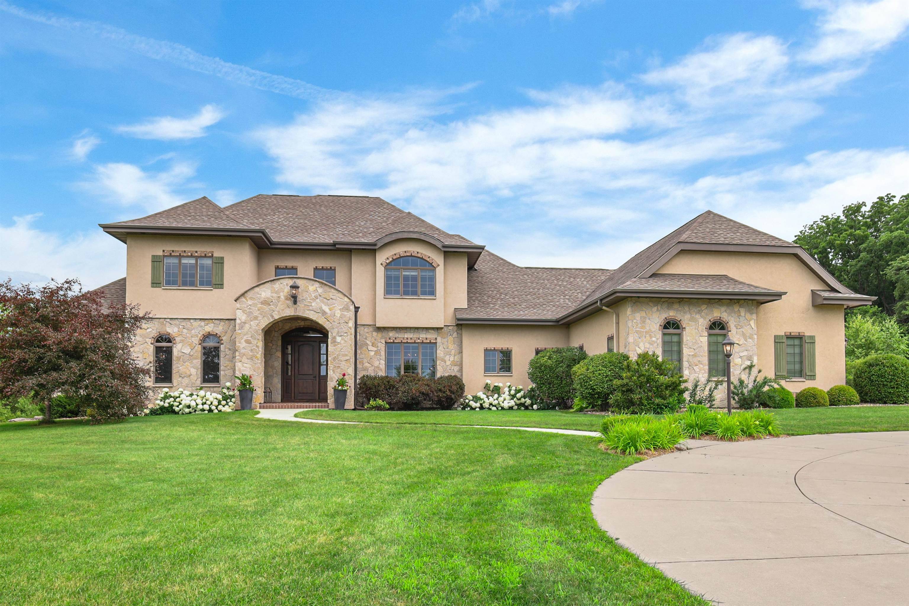 596 Hillcrest Lane, Brooklyn, WI 53521-9444