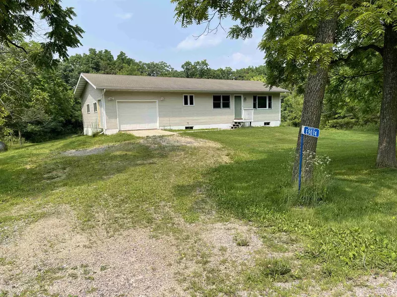 E9074 Weinke Road, North Freedom, WI 53951-9566