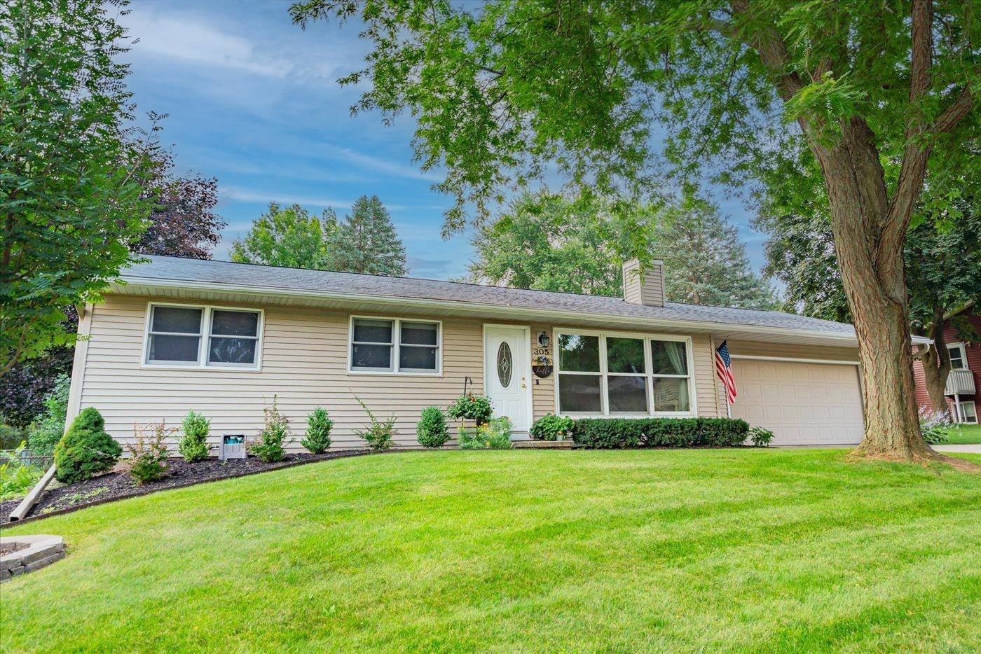 305 Mohawk Trail, Deforest, WI 53532