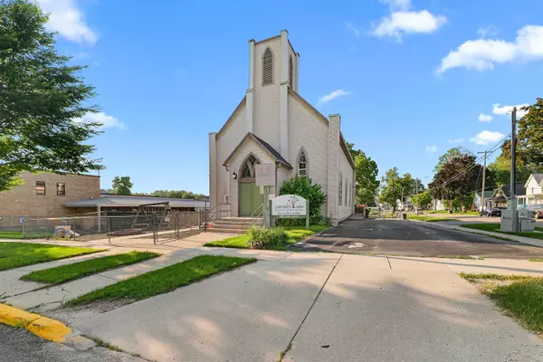 Beaver Dam, WI 53916,130 E Maple Avenue