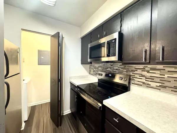 Madison, WI 53719,922 Harbor House Drive #4