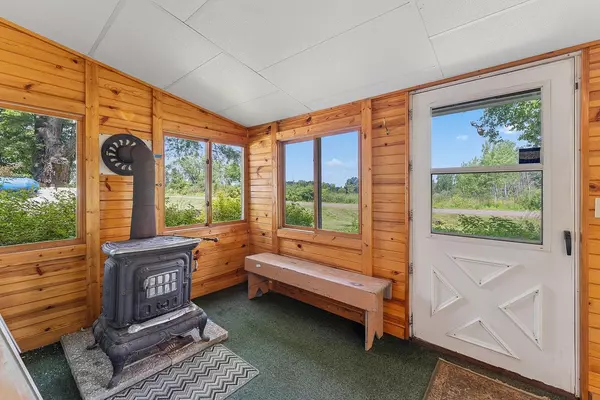 Poynette, WI 53955,W8525 Oshaukuta Road