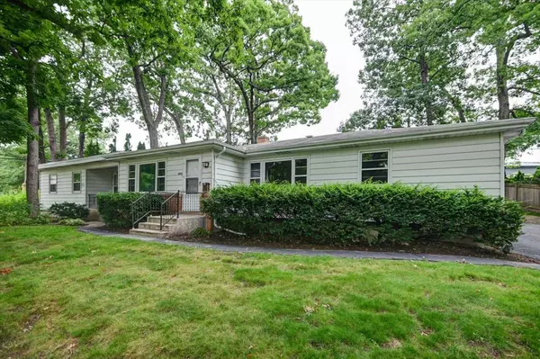 Monona, WI 53716,6002 Queens Way