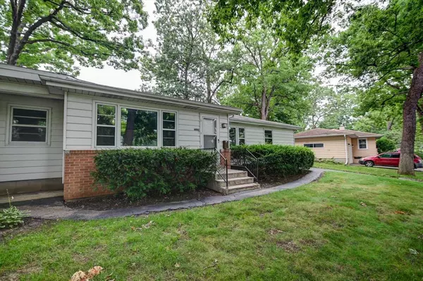 Monona, WI 53716,6002 Queens Way