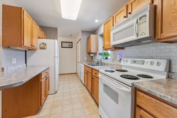 Marshall, WI 53559,521 Meadowbrook Court