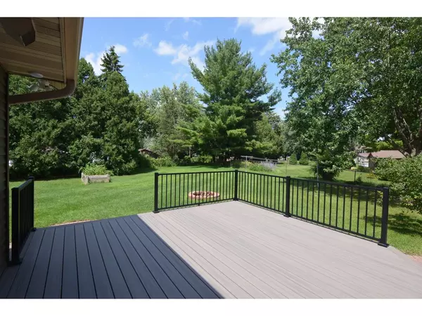 Waunakee, WI 53597,5574 Riveredge Road