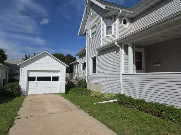 Columbus, WI 53925,134 W Prairie Street