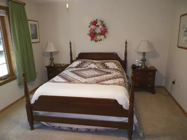 Madison, WI 53717,855 N High Point Road #855