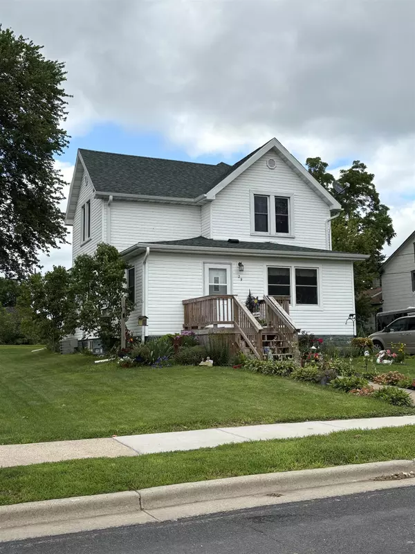 29 Temple Avenue, Benton, WI 53803-8014