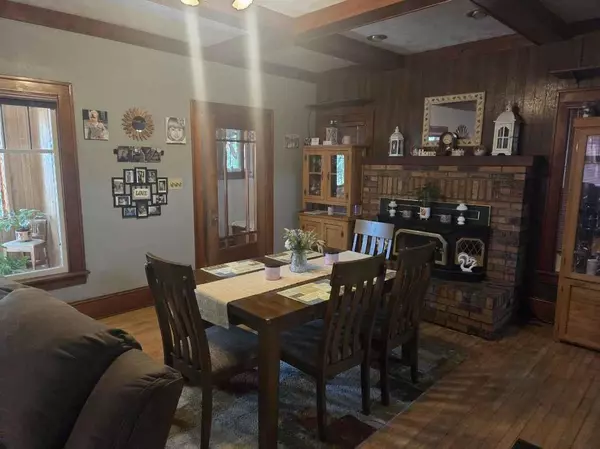 Reedsburg, WI 53959,523 Vine Street