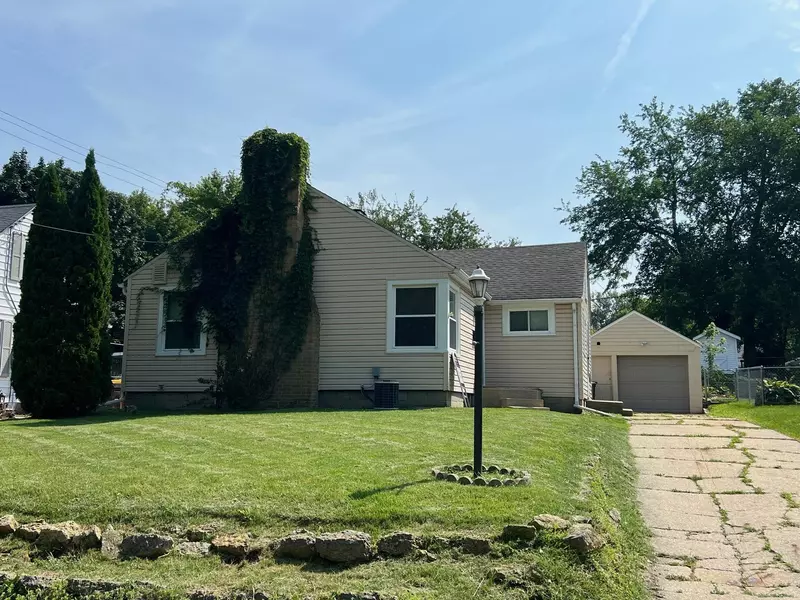 912 Peter Avenue, Rockford, IL 61108