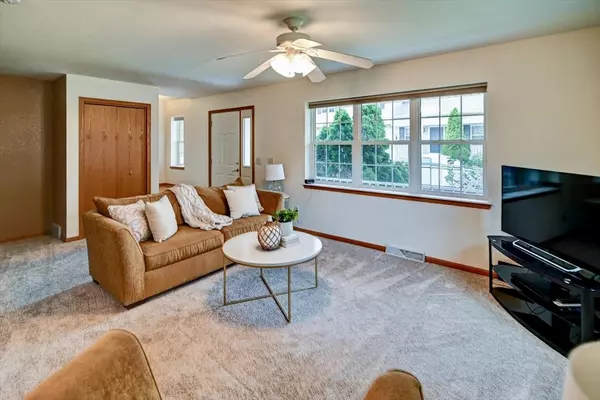 Sun Prairie, WI 53590,958 Chandler Lane