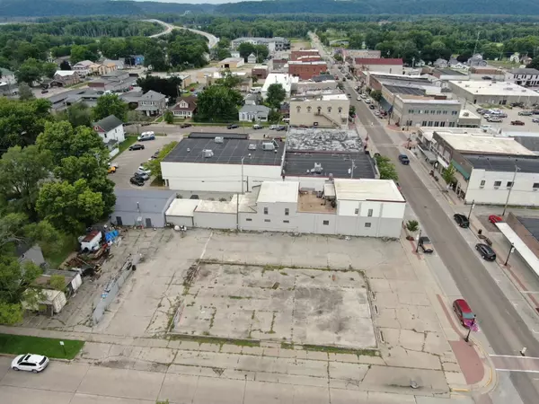 226 E Blackhawk Avenue, Prairie Du Chien, WI 53821