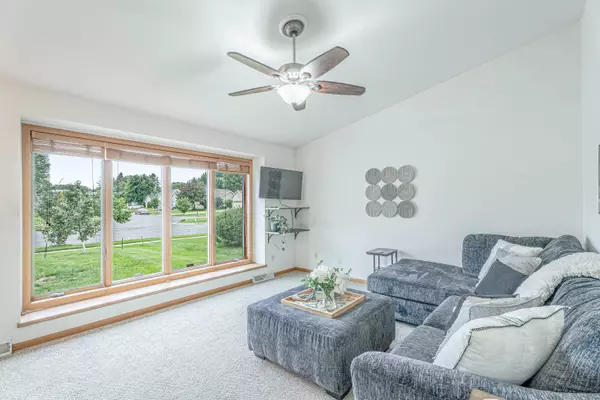 851 NORTH EDGE Trail, Verona, WI 53593