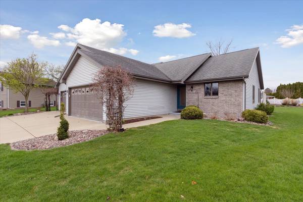 1905 Saint George Lane #1905, Janesville, WI 53545