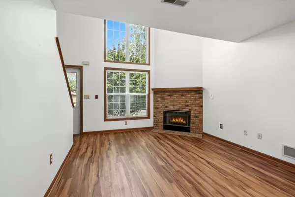 Pewaukee, WI 53072,617 Westfield Way #G