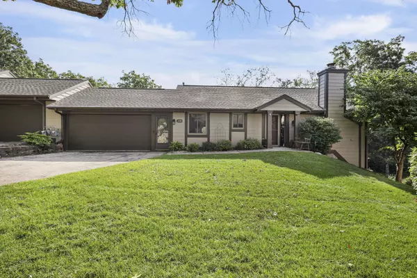 216 Shady Oak Court, Janesville, WI 53548