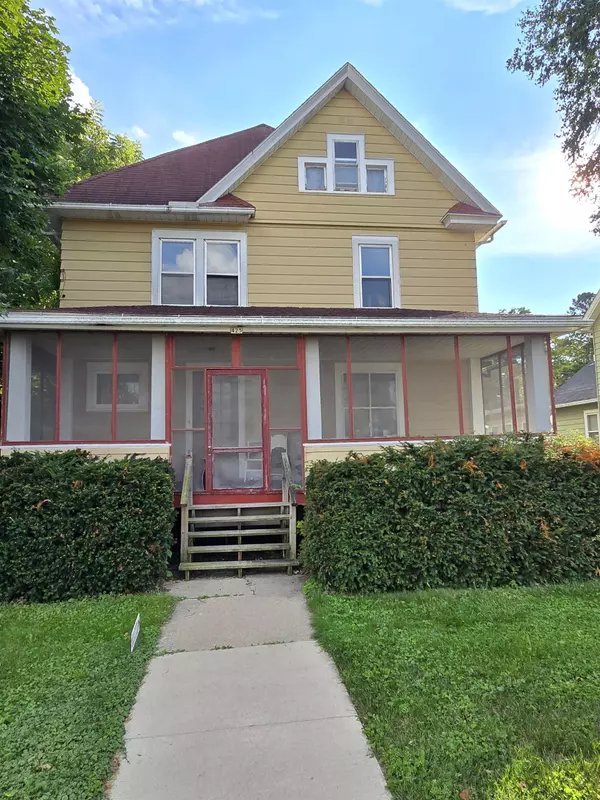 Columbus, WI 53925,425 W James Street