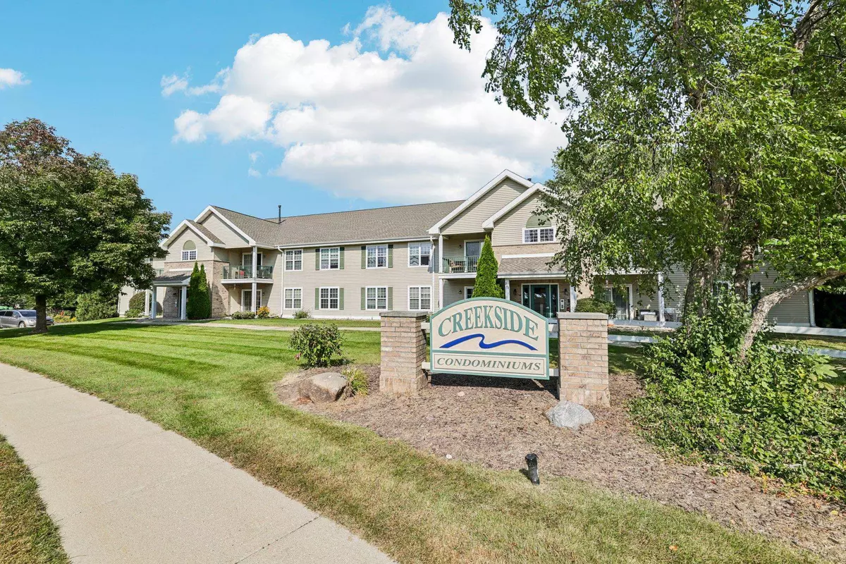 Waunakee, WI 53597,201 Kearney Way #102