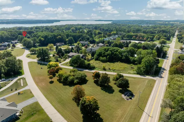 Green Lake, WI 54941,438 Bluebird Court