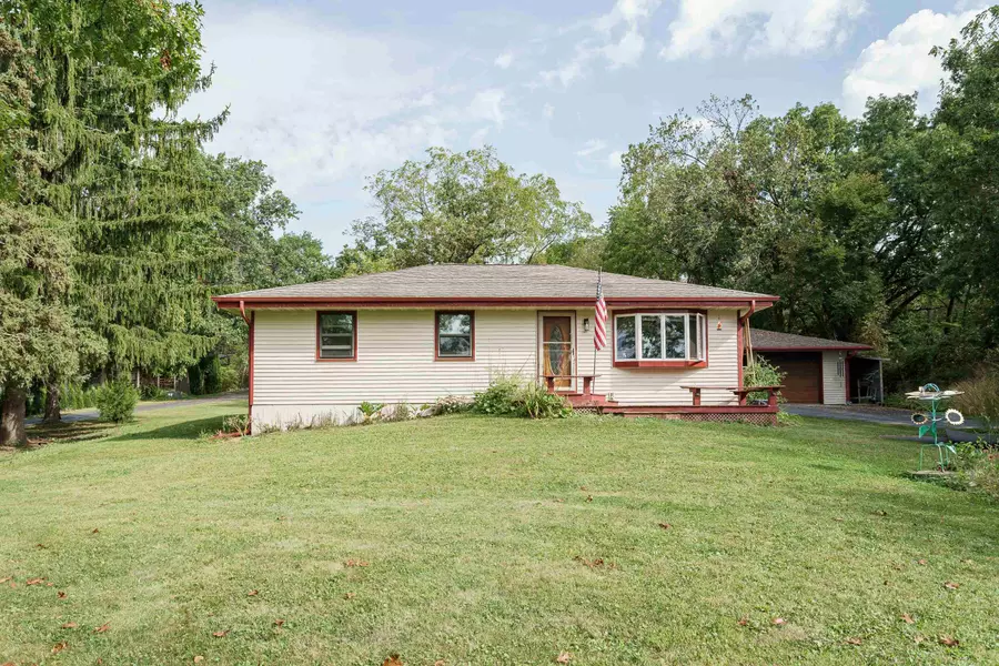 8603 E Bowers Lake Road, Milton, WI 53563-9385