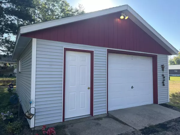 Adams, WI 53910,212 N Linden Street