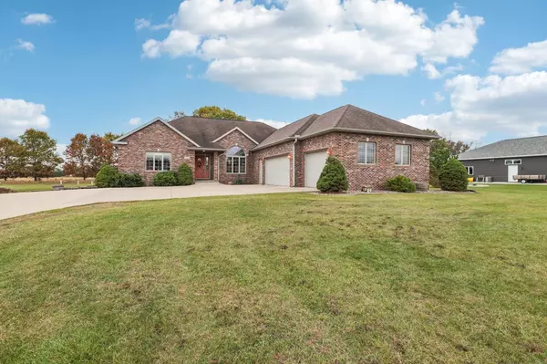 W7241 Deer Meadow Lane, Pardeeville, WI 53954