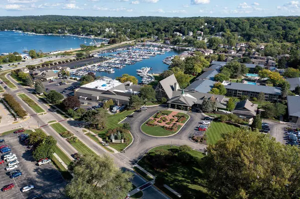 Fontana, WI 53125,269 Fontana Boulevard #1403