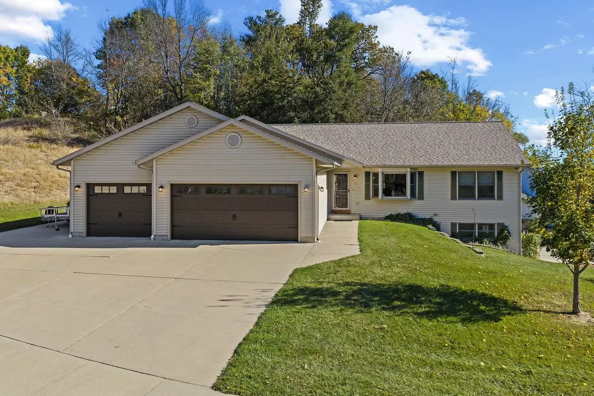 Reedsburg, WI 53959-0000,823 Pine Grove Drive