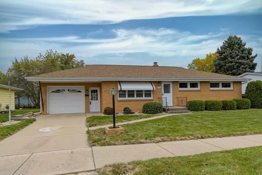 1826 Bond Place, Janesville, WI 53548