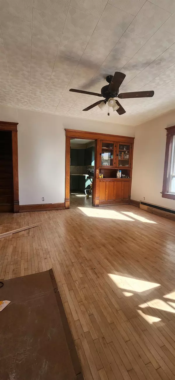 Montello, WI 53949,72 S Main Street