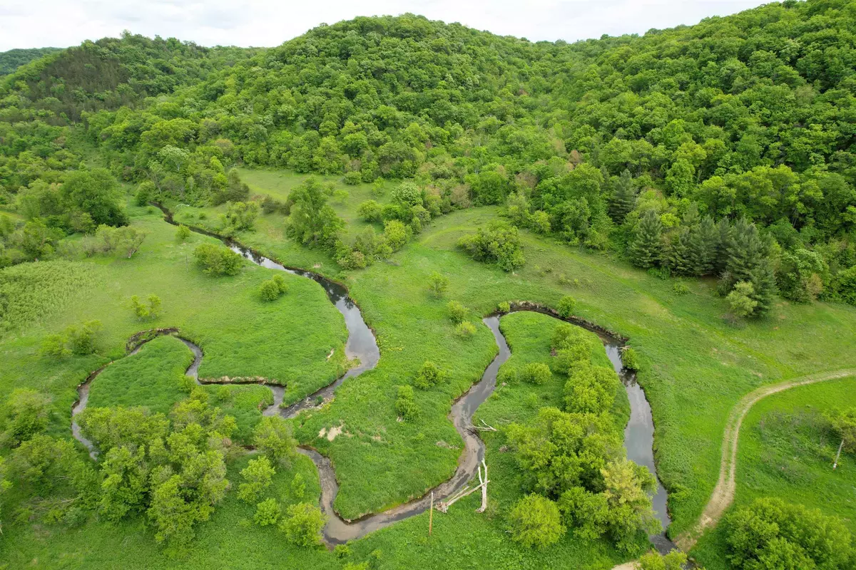 Ferryville, WI 54628,54 +/- Acres Campfire Drive