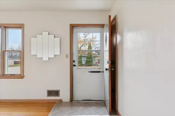 Kenosha, WI 53140,1727 24th Street