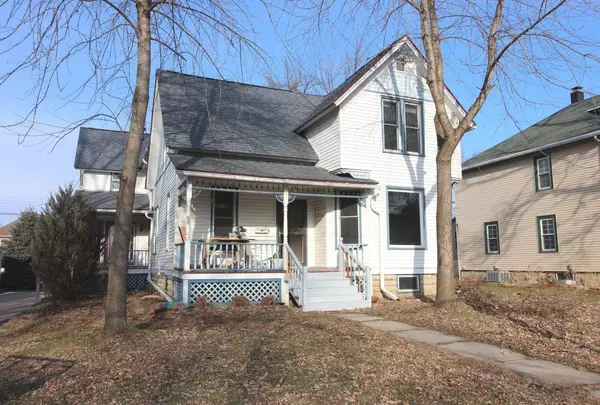 712 E Main St, Waupun, WI 53963