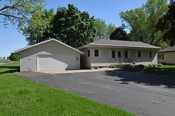 W1662 North Street, Green Lake, WI 54941