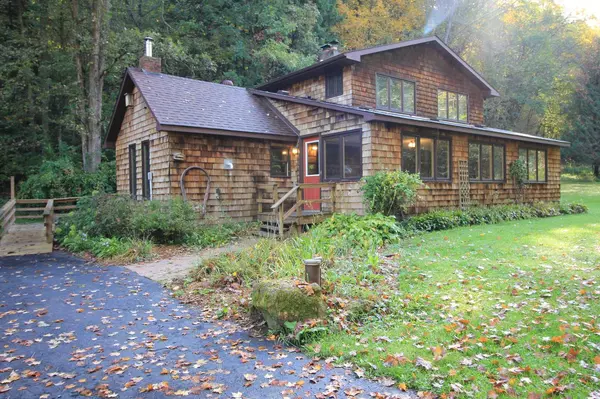 S2272 County Road K, Cedarburg, WI 54621