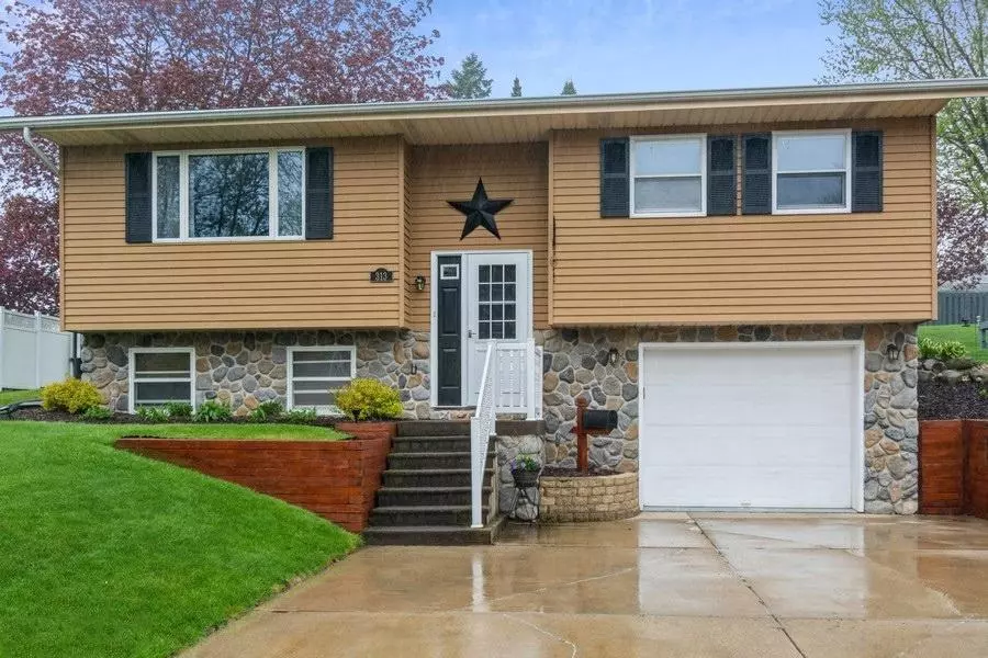 313 Krieser Drive, Mayville, WI 53050