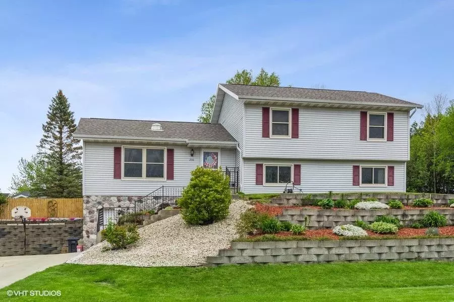 230 N High St, Mayville, WI 53050