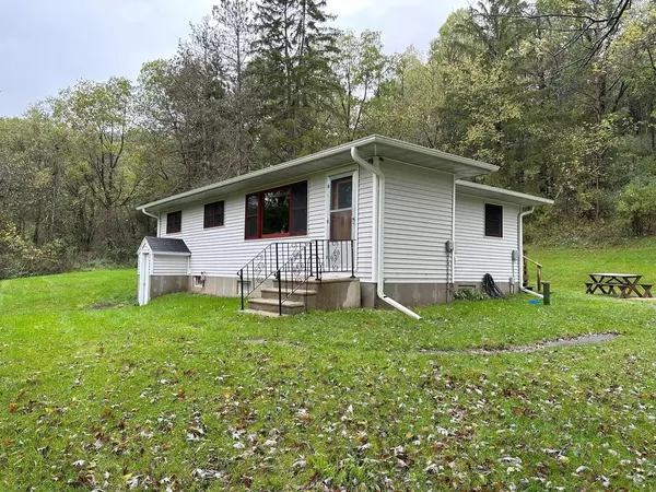 135 N Ridge Road, Coon Valley, WI 54623