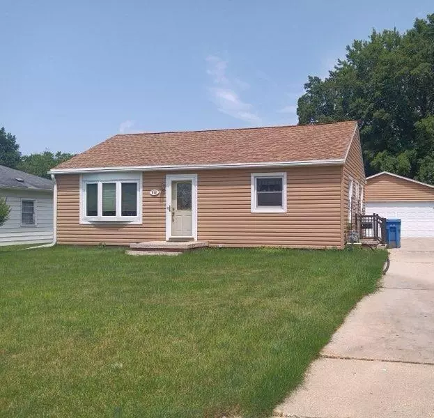 Watertown, WI 53094,914 Clark Street