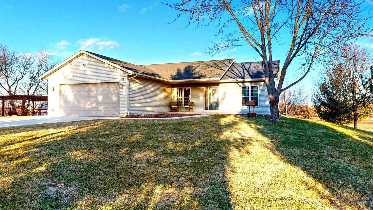 956 N Dewey Avenue, Jefferson, WI 53549