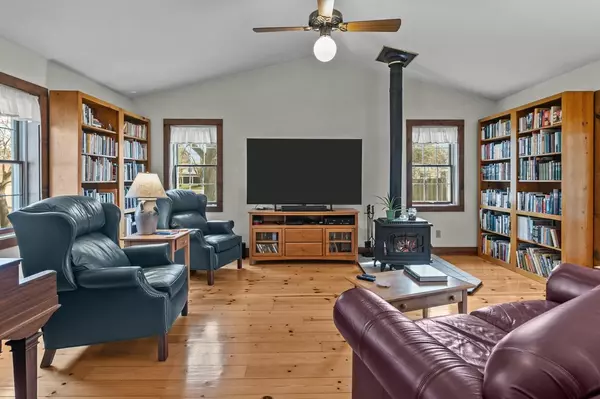 Elkhorn, WI 53121,301 W Oak Lane