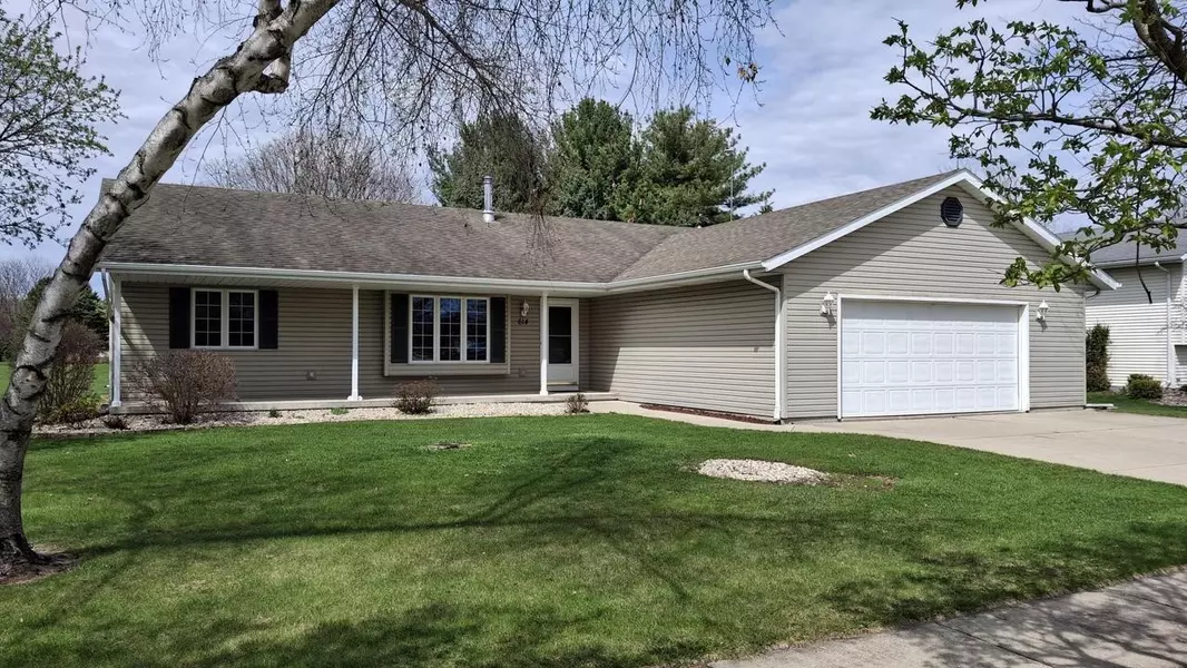 614 Woodbridge Trail, Watertown, WI 53094