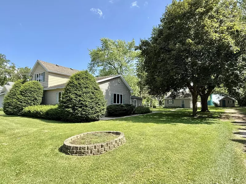 118 E School Street, Sharon, WI 53585