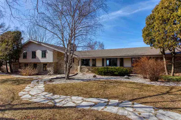 N8342 LAKEVIEW Road, Fond Du Lac, WI 54937