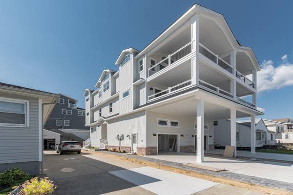 332 40th St #East, Sea Isle City, NJ 08243