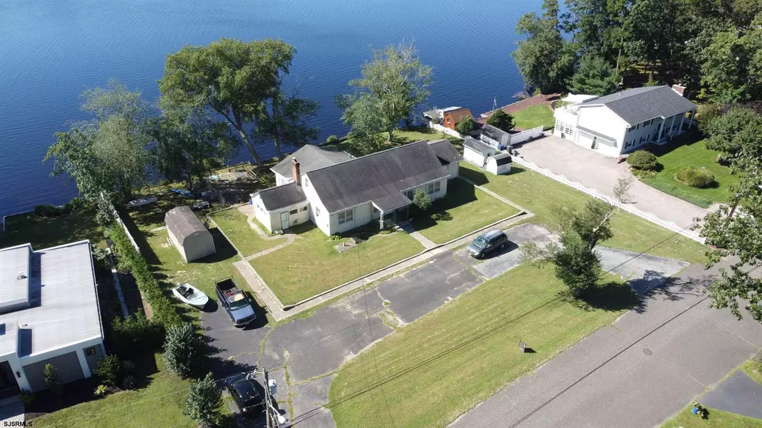 6518 Lake Dr Dr, Mays Landing, NJ 08330