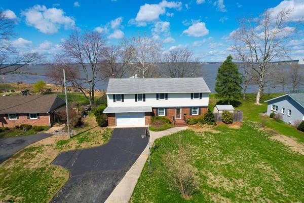 245 N River Dr Dr, Pennsville Township, NJ 08070