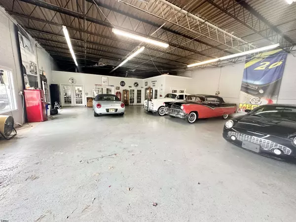 Galloway Township, NJ 08205,318 E White Horse Pike