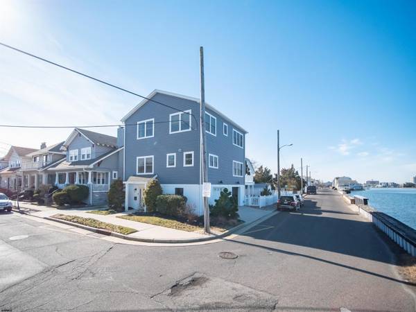 32 N Jackson Ave, Ventnor, NJ 08406